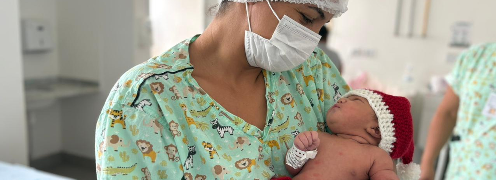 Saiba como o Hospital Estadual de Formosa - HEF promoveu os ensaios fotográficos dos recém-nascidos, unindo carinho e humanização no Natal.