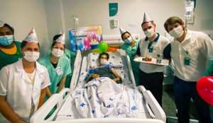 Pacientes no hospital de Uruaçu ganham surpresa de aniversário