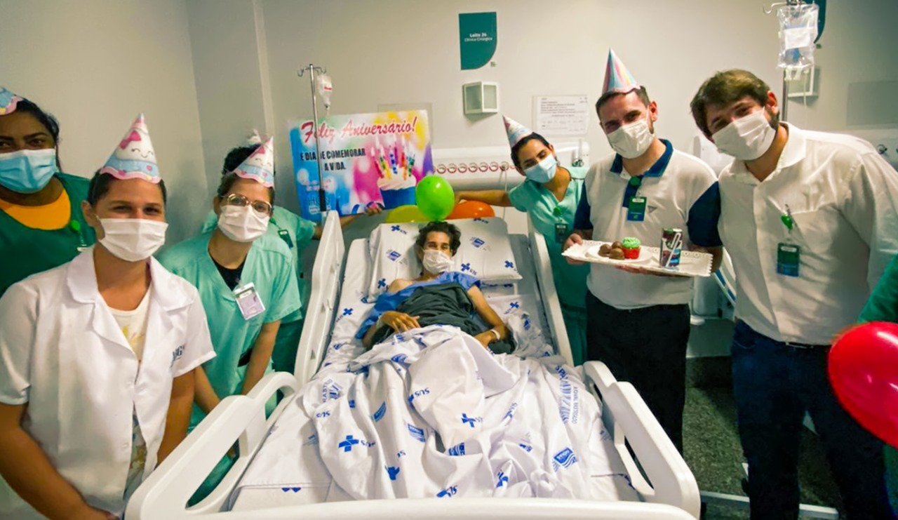 Pacientes no hospital de Uruaçu ganham surpresa de aniversário