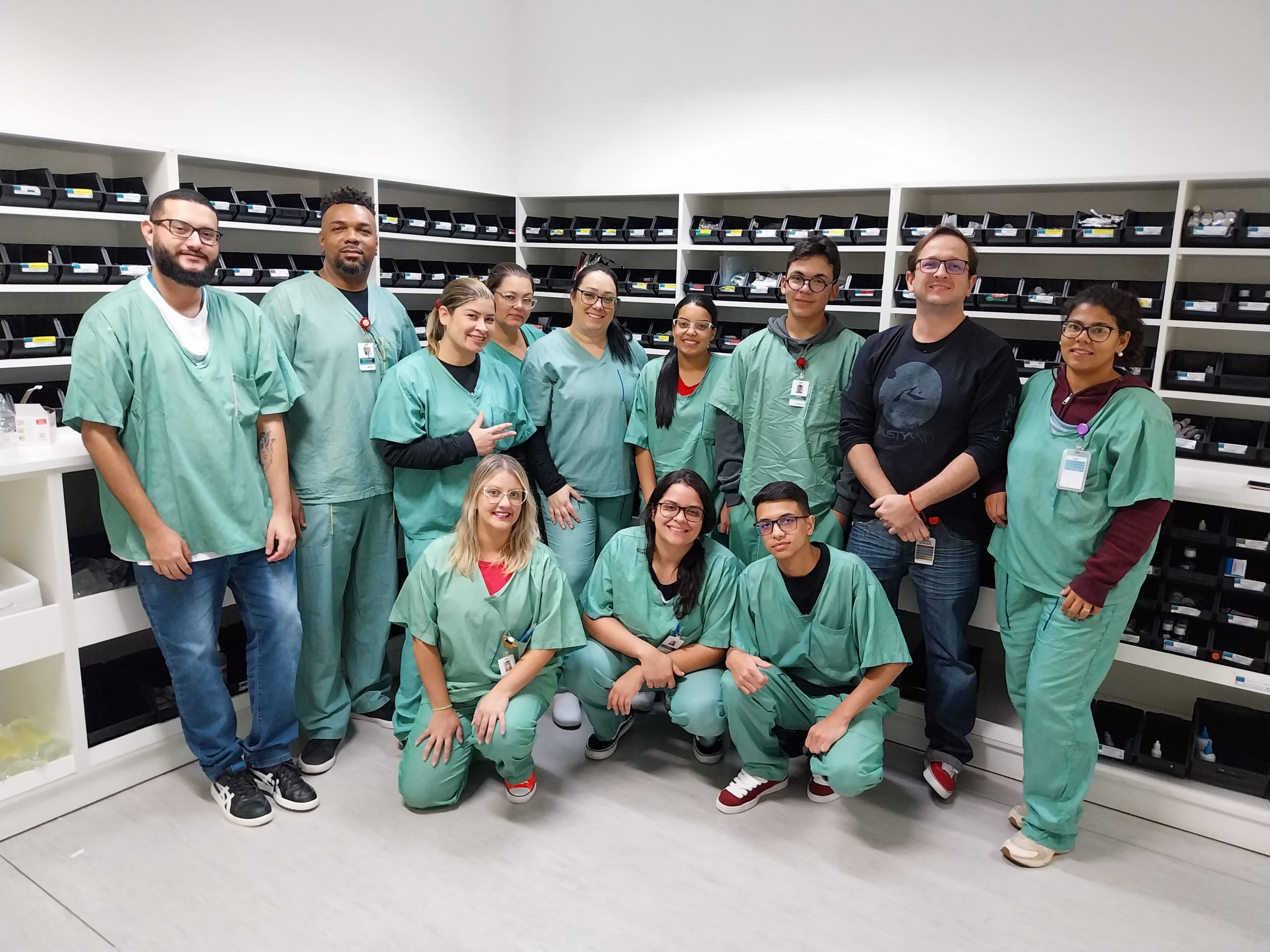 A equipe de farmacêuticos do Hospital Municipal da Brasilândia (HMB) promove a Orientação Farmacêutica de Alta Hospitalar. Unidade gerida pelo Instituto de Medicina, Estudos e Desenvolvimento (IMED).