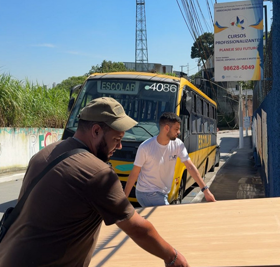 Greenplac apoia a Associação Padre Leo com doação de MDF de sua nova coleção CASAS, promovendo inclusão e sustentabilidade. Marca pertence a holding Colpar Brasil.
