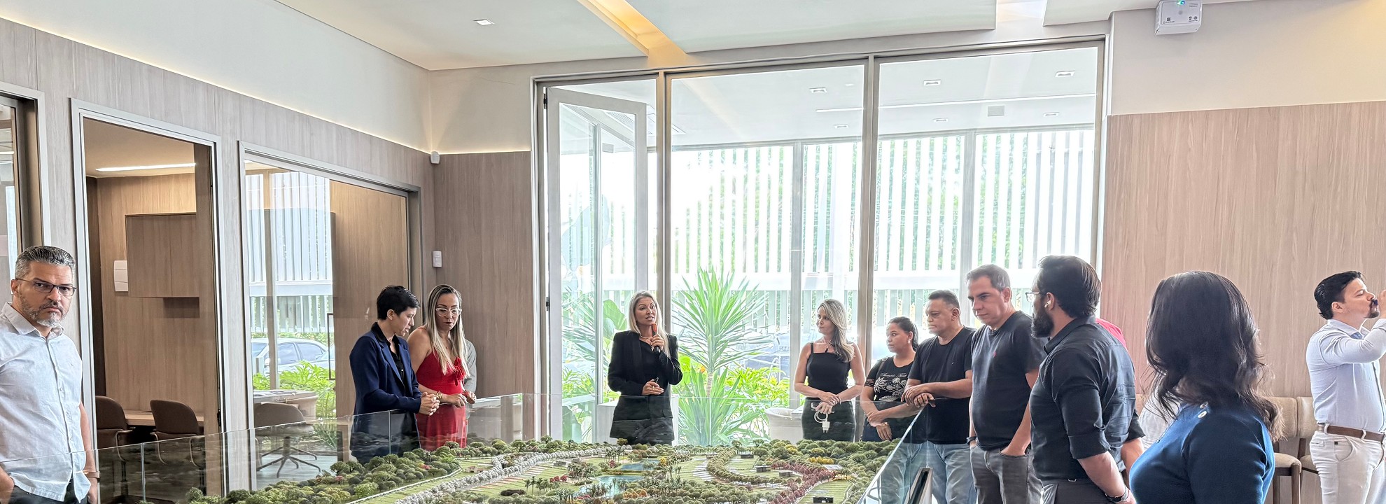 Abitte Urbanismo, em Cuiabá, capacita corretores em projetos inovadores, com tour guiado pelos empreendimentos. Marca pertence a holding Colpar Brasil