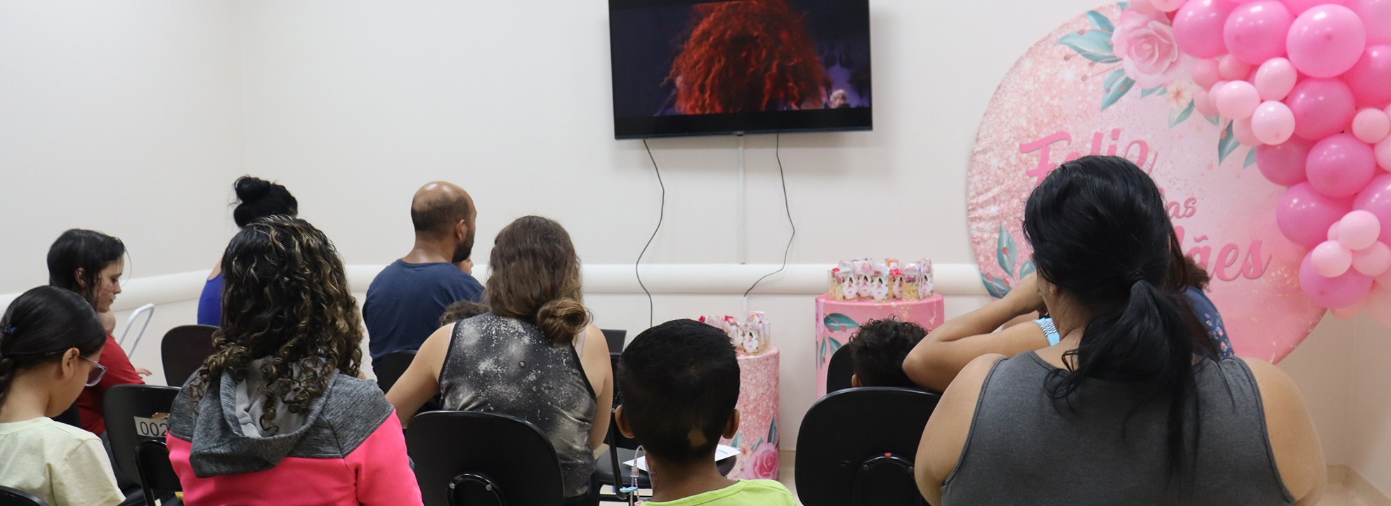 Comemorações do Dia das Mães no HMB (Hospital Municipal da Brasilândia) promovem humanização e fortalecem laços familiares.