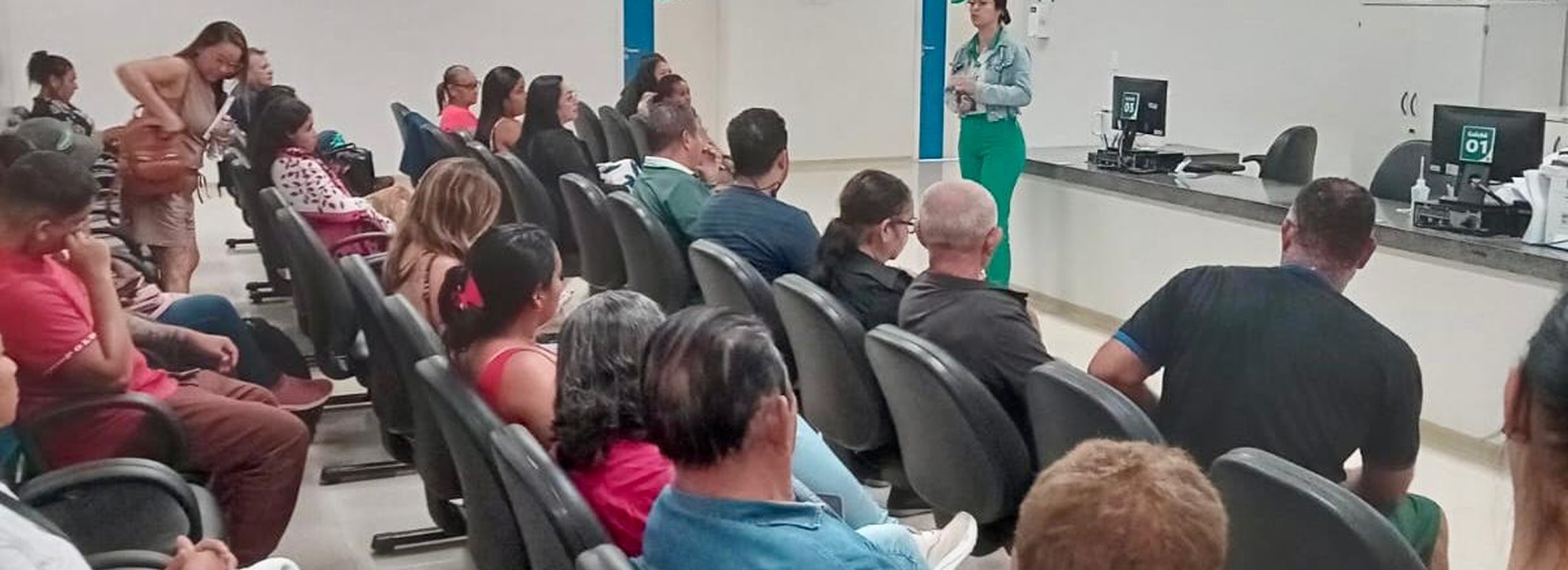 Ação educativa sobre glaucoma na Policlínica Estadual da Região Nordeste II – Posse, promovendo conhecimento e prevenção.