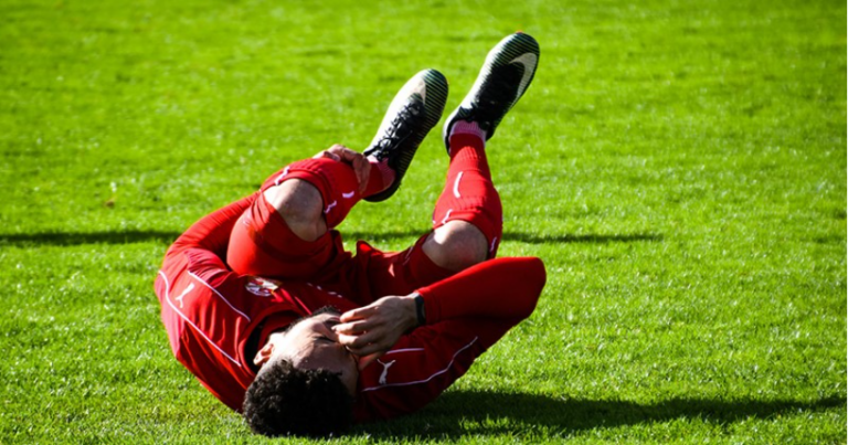 Tiago Simões Leite, physician and manager at MedPlus Medical Services, discusses the impact of the calendar on football and injury prevention in professional and amateur athletes | Champions League and World Cup