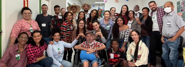 A Policlínica Estadual da Região Nordeste II – Posse, sob gestão do IMED, realizou o “Arraiá da Hemodiálise”, proporcionando um ambiente festivo e acolhedor aos pacientes em hemodiálise, promovendo bem-estar e integração