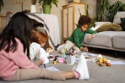 Mantenha a saúde das crianças nas férias com dicas de alimentação, segurança e atividades lúdicas. Aproveite momentos divertidos em família.
