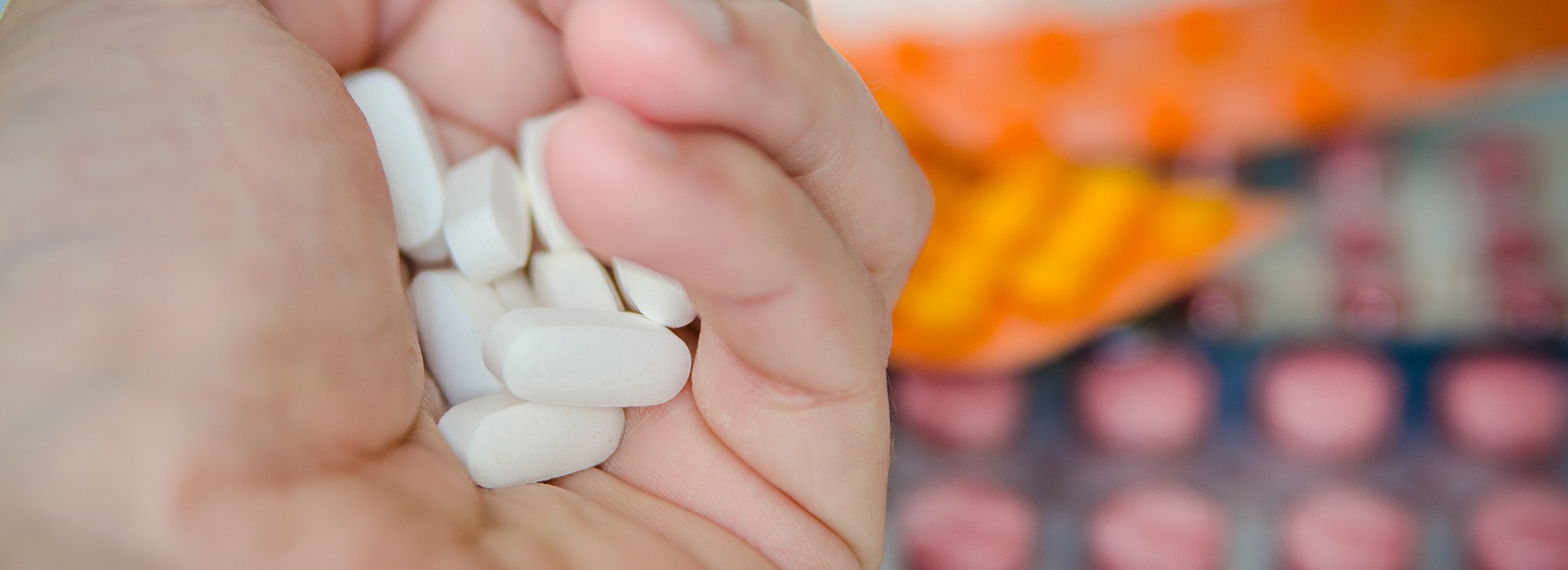 O Hospital Estadual de Trindade (Hetrin), unidade de saúde do Governo de Goiás, adverte sobre o uso inadequado de antibióticos. A resistência bacteriana é um problema sério. Sempre consulte um médico antes de usar medicamentos.