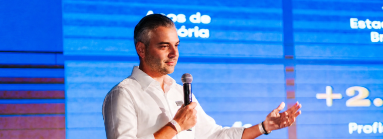 No meeting da Abitte Urbanismo, 450 corretores conheceram o Abitte Piemonte, o primeiro condomínio de casas prontas em Cuiabá. O CEO Francisco Colnaghi Neto ressalta a excelência do projeto.