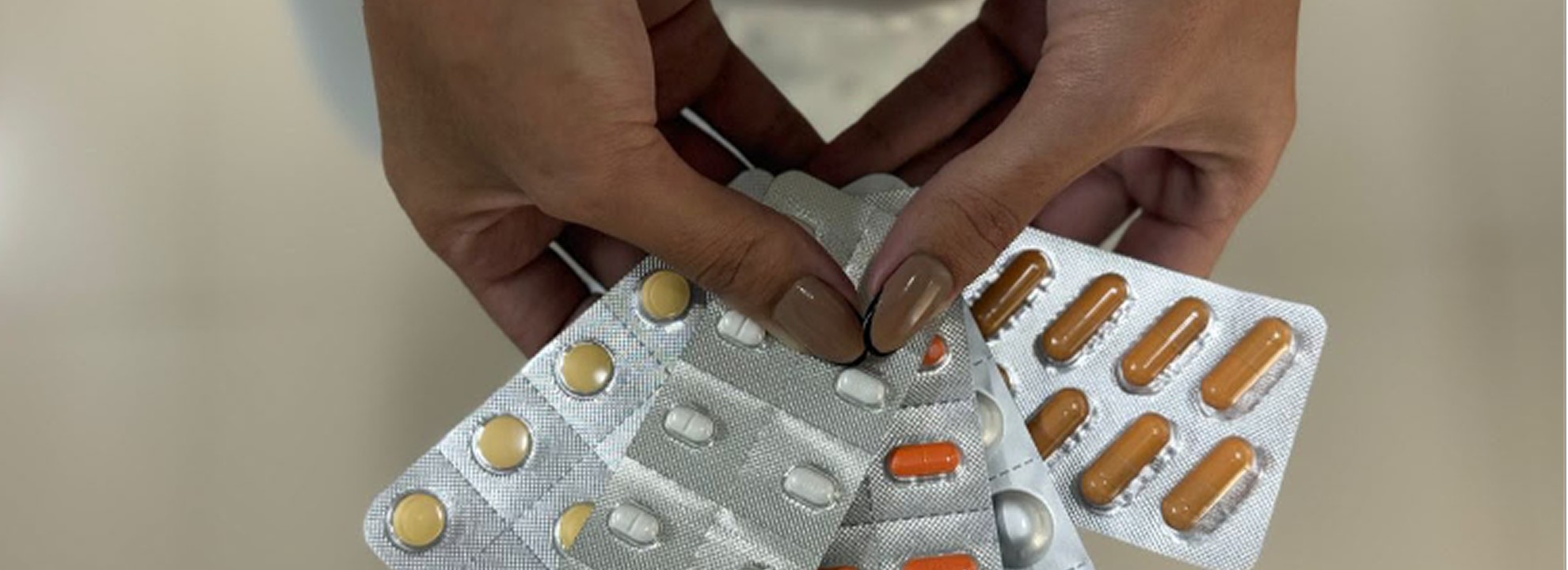 O uso inadequado de antibióticos pode levar à resistência bacteriana. A Policlínica Estadual da Região do Entorno – Formosa alerta sobre os riscos da automedicação e a importância de seguir prescrições médicas.
