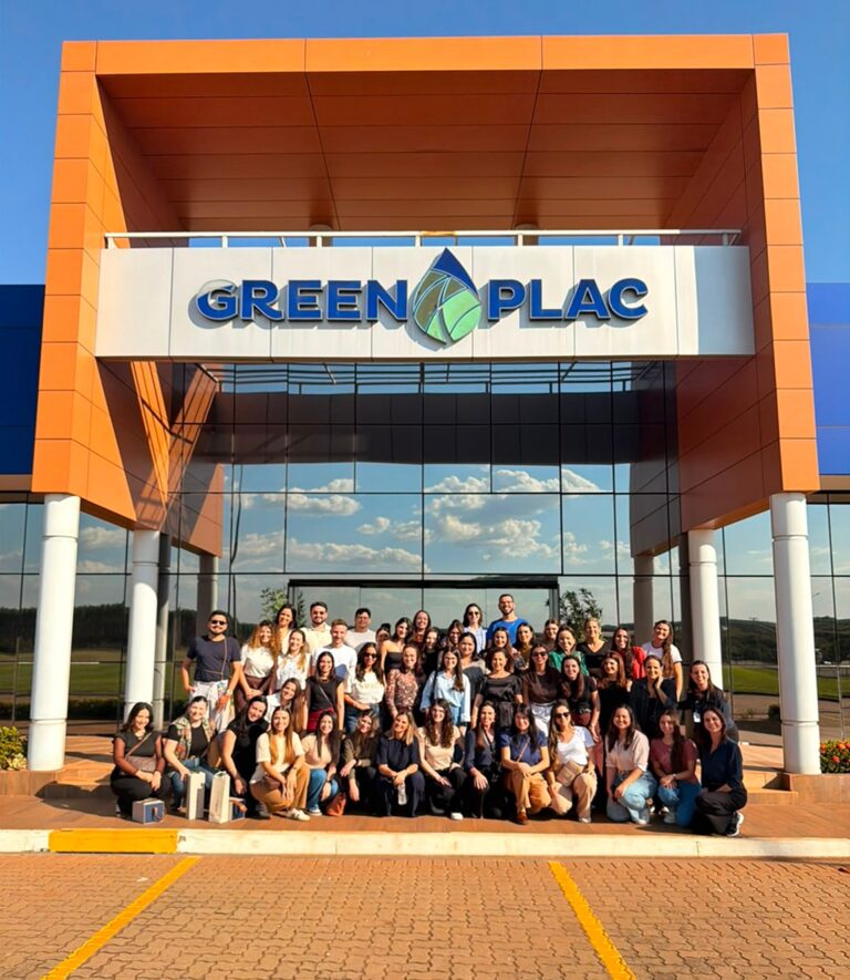 Arquitetos de São José do Rio Preto (SP) visitam a Greenplac MDF: Aprendizado sobre fabricação de MDF e networking para fortalecer conexões no setor de design e arquitetura.